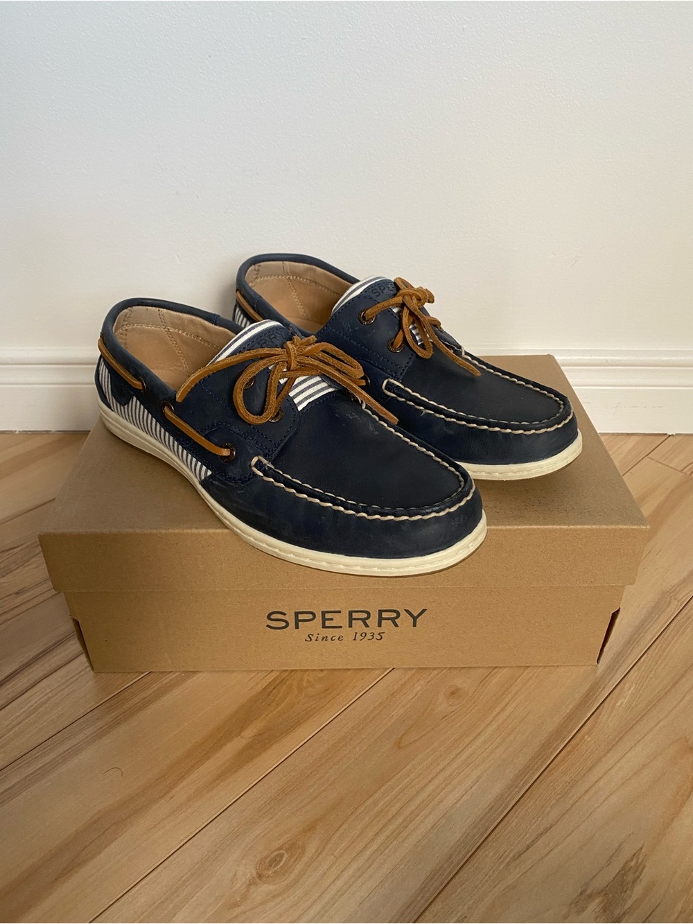 Sperry Koifish navy women size 8